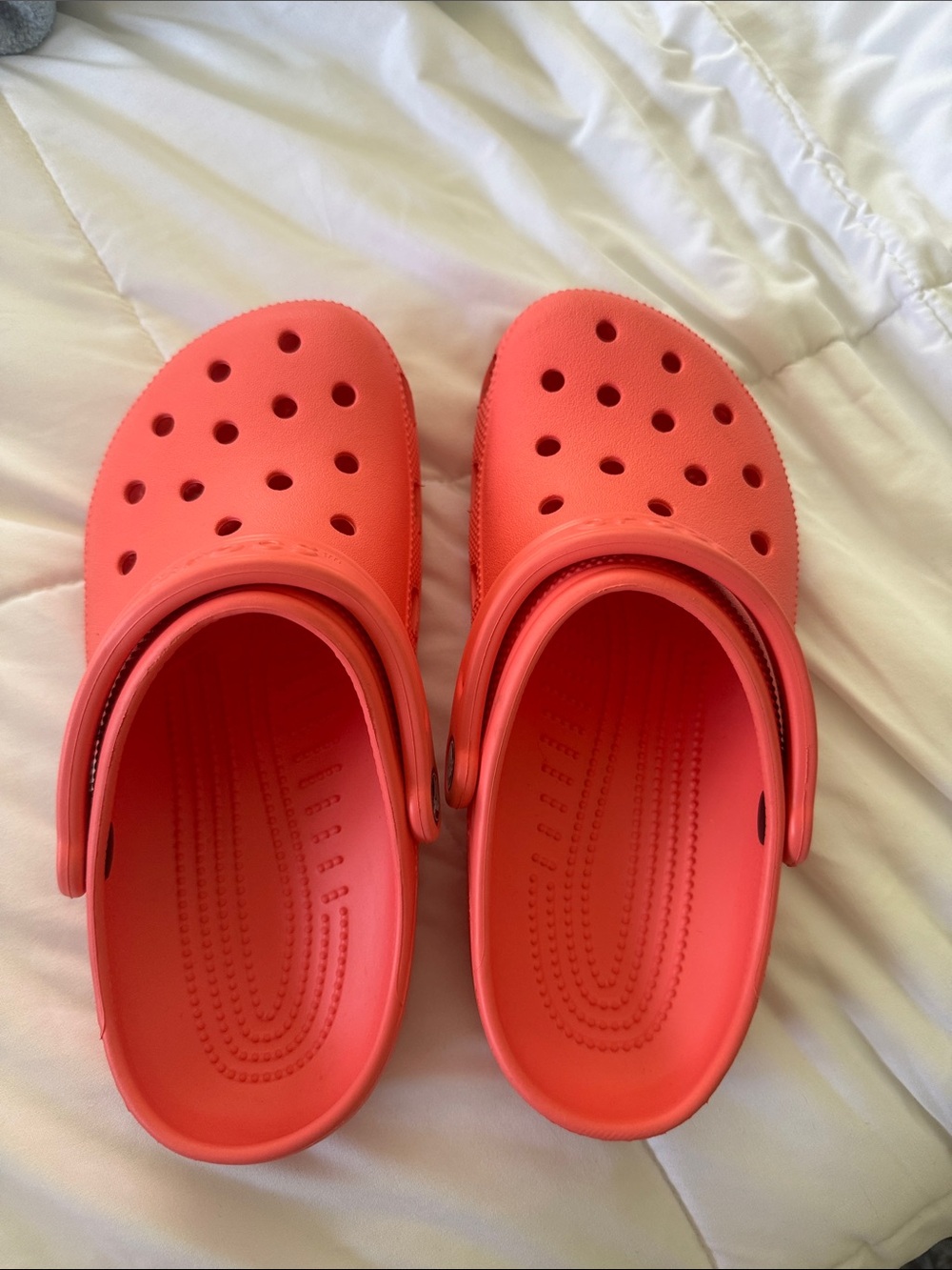 NWOT Women’s Coral Croc Size 8